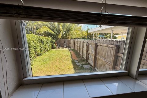 Dúplex en alquiler en Hollywood, Florida, 1 dormitorio, 53.88 m2 № 1858867 - foto 9