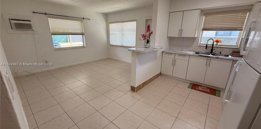 Dúplex en Hollywood, Florida 1 dormitorio, 53.88 m2 № 1858867