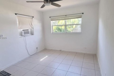 Dúplex en alquiler en Hollywood, Florida, 1 dormitorio, 53.88 m2 № 1858867 - foto 8