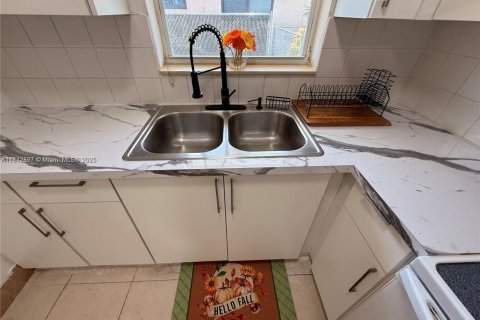 Dúplex en alquiler en Hollywood, Florida, 1 dormitorio, 53.88 m2 № 1858867 - foto 6