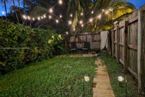 Dúplex en alquiler en Hollywood, Florida, 1 dormitorio, 53.88 m2 № 1858867 - foto 14