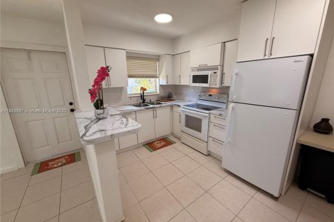 Dúplex en alquiler en Hollywood, Florida, 1 dormitorio, 53.88 m2 № 1858867 - foto 5