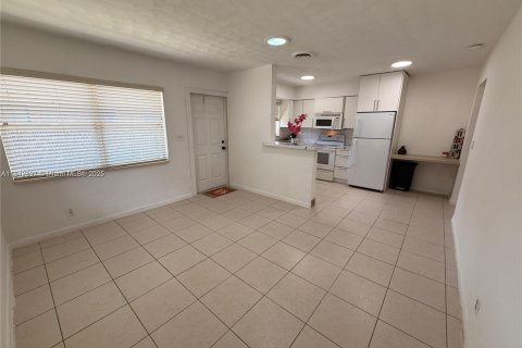 Dúplex en alquiler en Hollywood, Florida, 1 dormitorio, 53.88 m2 № 1858867 - foto 3