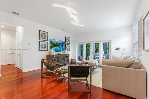 Снять в аренду кондоминиум в Корал-Гейблс, Флорида 2 спальни, 139.35м2, № 2024503 - фото 10