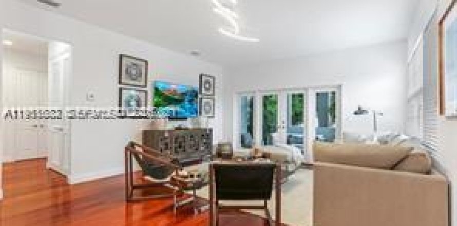 Кондоминиум с 2 спальнями в Корал-Гейблс, Флорида № 2024503