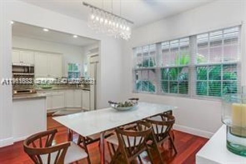 Снять в аренду кондоминиум в Корал-Гейблс, Флорида 2 спальни, 139.35м2, № 2024503 - фото 8