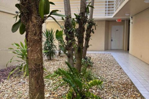 Appartement à louer à Miami, Floride: 1 chambre, 66.89 m2 № 1886630 - photo 2