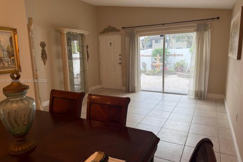 Copropriété à vendre à Miami, Floride: 3 chambres, 104.05 m2 № 2041130 - photo 3