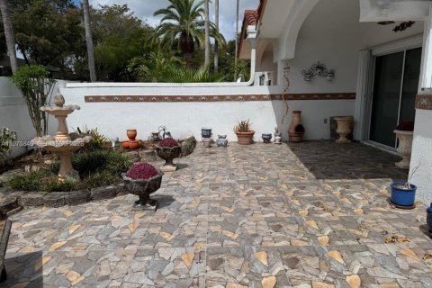 Condo à Miami, Floride, 3 chambres  № 2041130