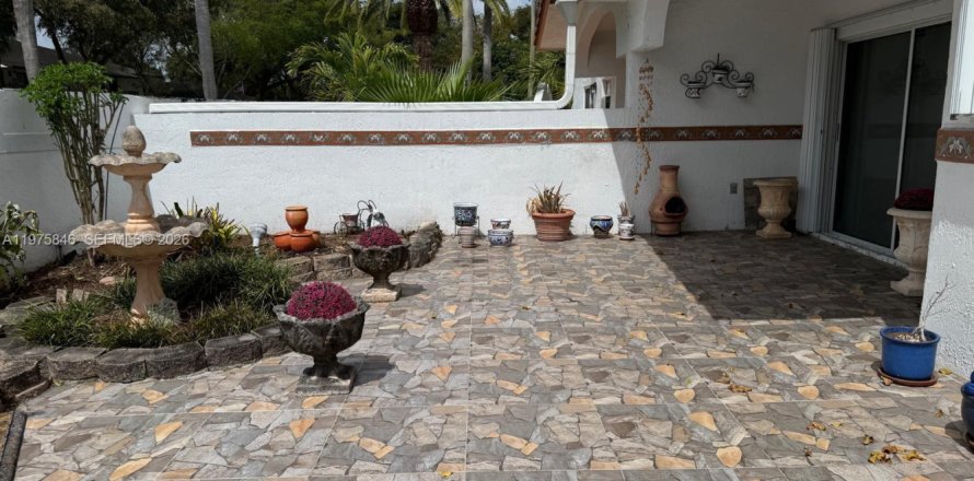 Condo à Miami, Floride, 3 chambres  № 2041130