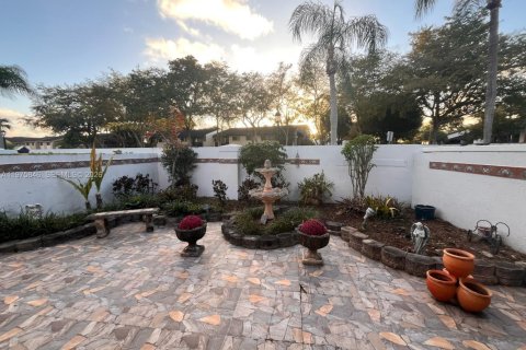 Copropriété à vendre à Miami, Floride: 3 chambres, 104.05 m2 № 2041130 - photo 2