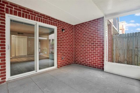 Condo in Saint Petersburg, Florida, 1 bedroom  № 2166811 - photo 22