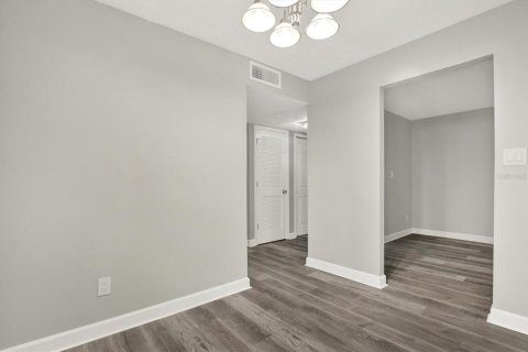 Condo in Saint Petersburg, Florida, 1 bedroom  № 2166811 - photo 14
