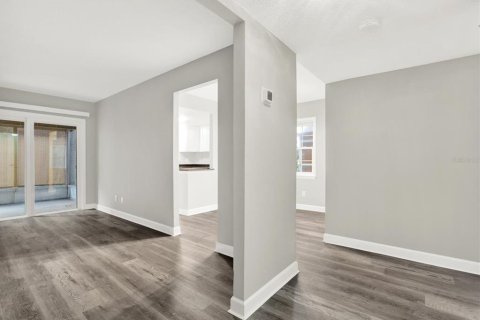 Condo in Saint Petersburg, Florida, 1 bedroom  № 2166811 - photo 5