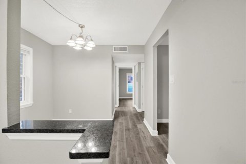 Condo in Saint Petersburg, Florida, 1 bedroom  № 2166811 - photo 13