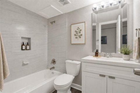 Condo in Saint Petersburg, Florida, 1 bedroom  № 2166811 - photo 15