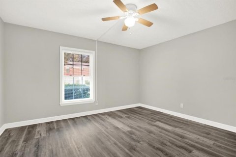 Condo in Saint Petersburg, Florida, 1 bedroom  № 2166811 - photo 18