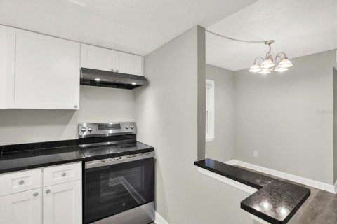Condo in Saint Petersburg, Florida, 1 bedroom  № 2166811 - photo 12