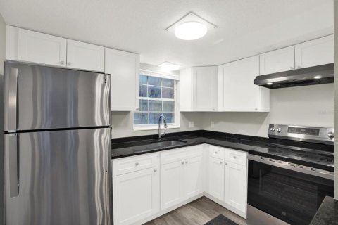 Condo in Saint Petersburg, Florida, 1 bedroom  № 2166811 - photo 11