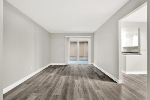 Condo in Saint Petersburg, Florida, 1 bedroom  № 2166811 - photo 4