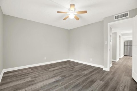 Condo in Saint Petersburg, Florida, 1 bedroom  № 2166811 - photo 19
