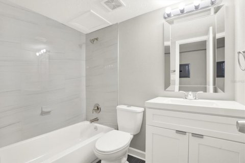 Condo in Saint Petersburg, Florida, 1 bedroom  № 2166811 - photo 16