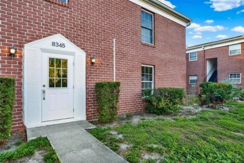 Condo in Saint Petersburg, Florida, 1 bedroom  № 2166811 - photo 1