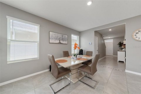 House in Deltona, Florida 5 bedrooms, 227.42 sq.m. № 2110537 - photo 13