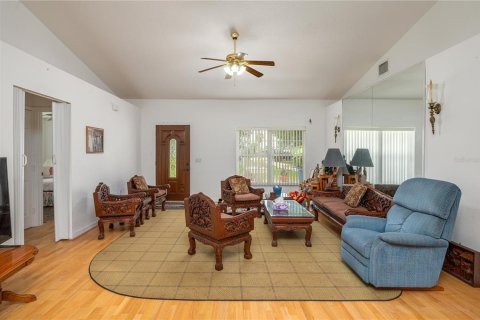Villa ou maison à vendre à Frostproof, Floride: 2 chambres, 143.26 m2 № 2306564 - photo 9