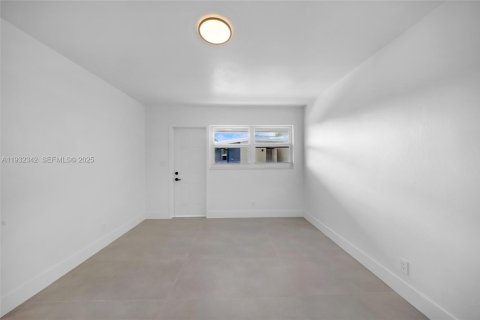 Снять в аренду квартиру в Форт-Лодердейл, Флорида 1 спальня, 431.9м2, № 2034805 - фото 7