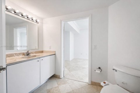 Condo in Miami, Florida, 2 bedrooms  № 2043851 - photo 17