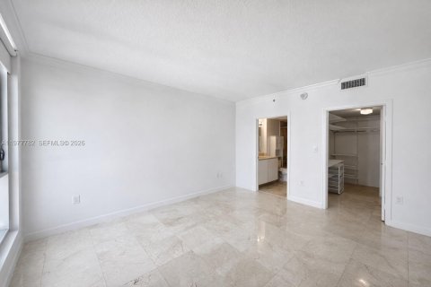 Condo in Miami, Florida, 2 bedrooms  № 2043851 - photo 9
