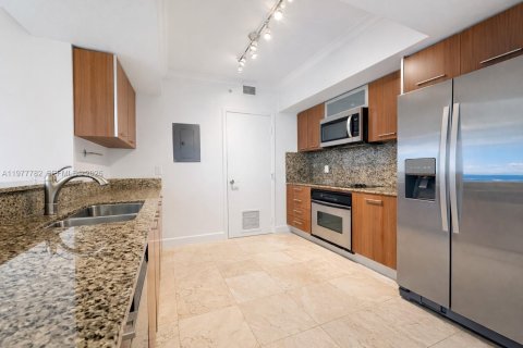Condo in Miami, Florida, 2 bedrooms  № 2043851 - photo 6