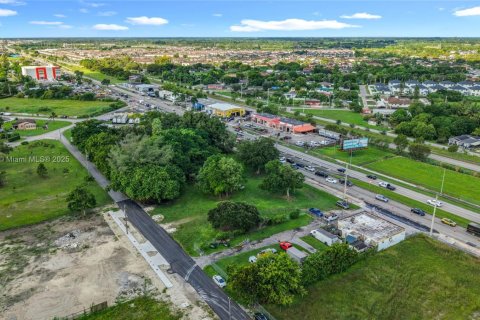 Commercial property in Miami, Florida № 1948633 - photo 8