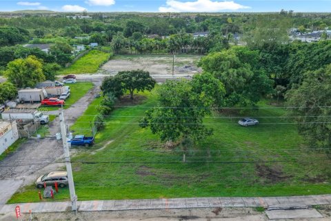 Commercial property in Miami, Florida № 1948633 - photo 11