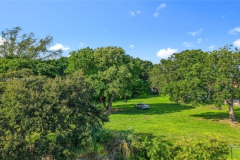 Commercial property in Miami, Florida № 1948633 - photo 5