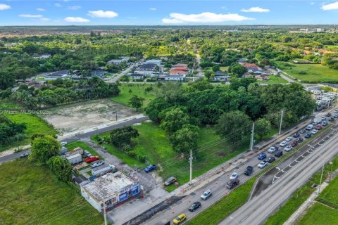 Commercial property in Miami, Florida № 1948633 - photo 15