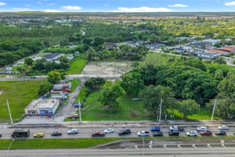 Commercial property in Miami, Florida № 1948633 - photo 14