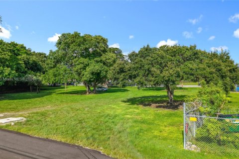 Commercial property in Miami, Florida № 1948633 - photo 3