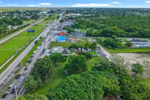 Commercial property in Miami, Florida № 1948633 - photo 12