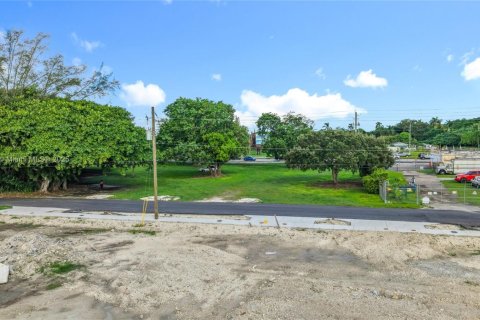 Commercial property in Miami, Florida № 1948633 - photo 7