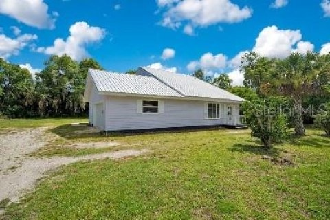 Villa ou maison à louer à DeLand, Floride: 2 chambres, 137.59 m2 № 2386353 - photo 2