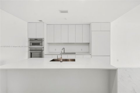 Condominio en venta en Miami, Florida, 2 dormitorios, 145.95 m2 № 1980039 - foto 3