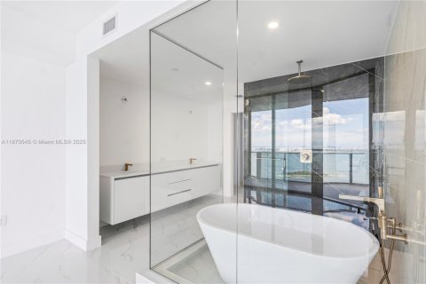 Condominio en venta en Miami, Florida, 2 dormitorios, 145.95 m2 № 1980039 - foto 13