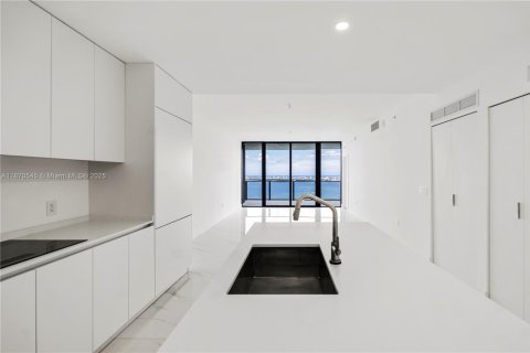 Condominio en venta en Miami, Florida, 2 dormitorios, 145.95 m2 № 1980039 - foto 1