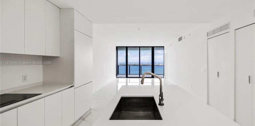 Condominio en Miami, Florida, 2 dormitorios  № 1980039