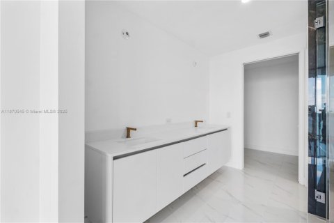 Condominio en venta en Miami, Florida, 2 dormitorios, 145.95 m2 № 1980039 - foto 14