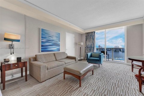 Condominio en venta en Sunny Isles Beach, Florida, 61.69 m2 № 1726259 - foto 24