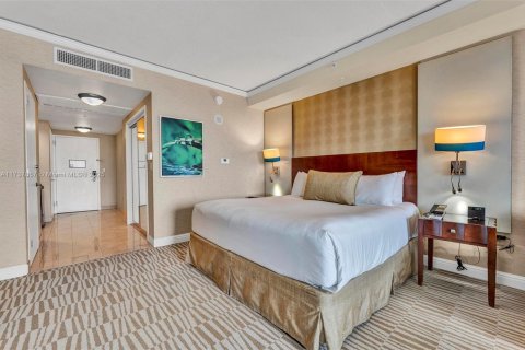Condominio en venta en Sunny Isles Beach, Florida, 61.69 m2 № 1726259 - foto 14