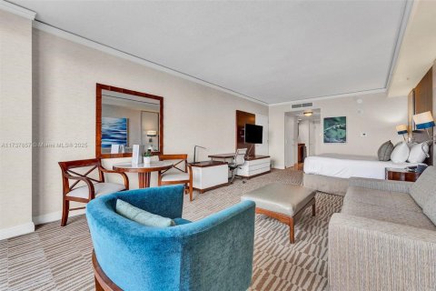 Condominio en venta en Sunny Isles Beach, Florida, 61.69 m2 № 1726259 - foto 22